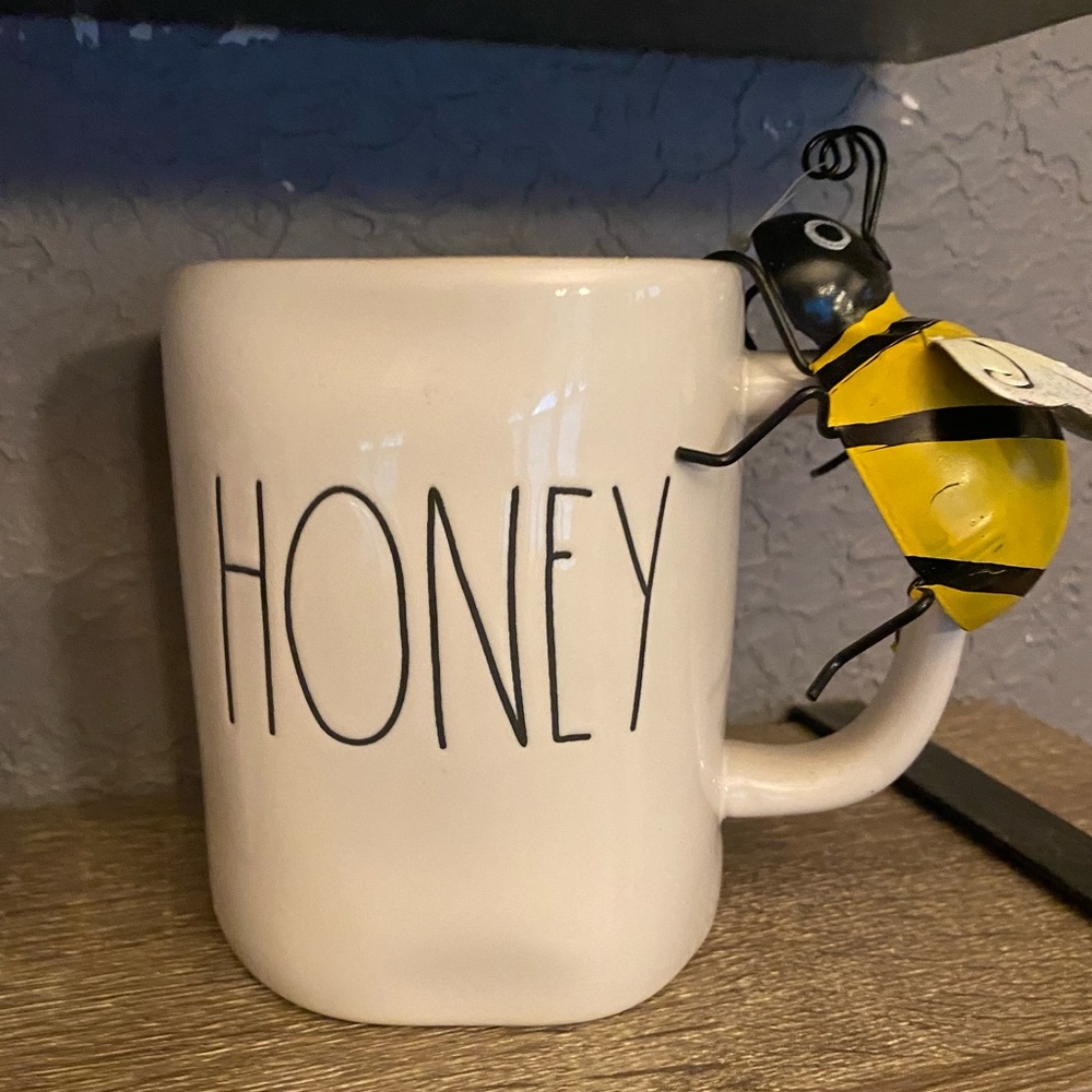 🍯 Rae Dunn HONEY Mug